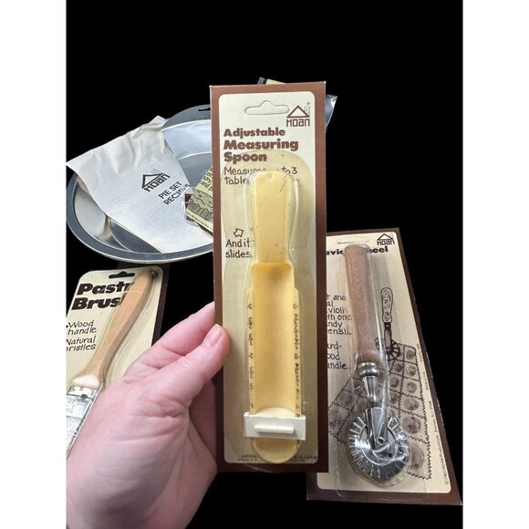 NOS 1983 Pie Baking 6 Piece Set ~ Cutter, Pan, Weights, Measuring, Brush, Boxed - Picture 9 of 11